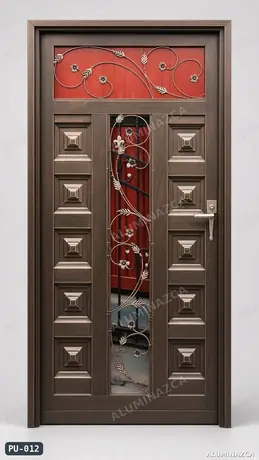 Puerta café de paneles con reja forjada roja – PU-012 | Aluminazca Medellín