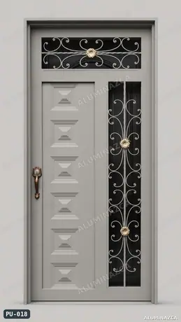 Puerta gris de paneles con reja forjada lateral y superior – PU-018 | Aluminazca Medellín