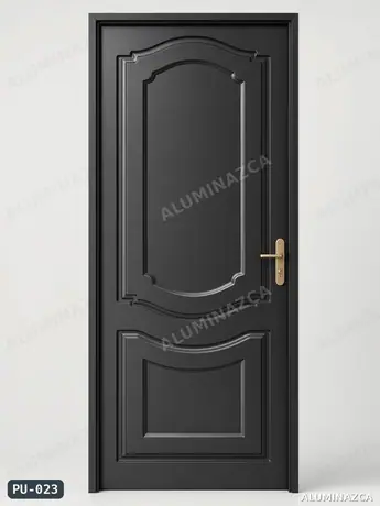 Puerta negra clásica con panel arqueado y manija dorada – PU-023 | Aluminazca Medellín