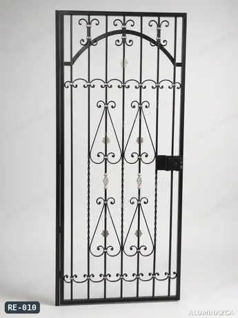 Reja de puerta en arco, hierro forjado negro con espirales – RE-010 | Aluminazca Medellín