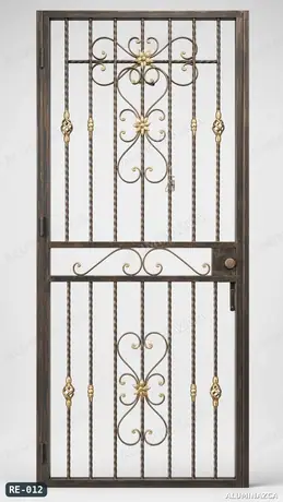 Reja de puerta en hierro forjado café con detalles dorados – RE-012 | Aluminazca Medellín