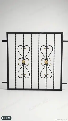 Reja de ventana forjada negra con espirales – RE-024 | Aluminazca Medellín