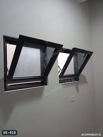 Ventana proyectante en aluminio negro, 2 hojas – VE-018 | Aluminazca Medellín
